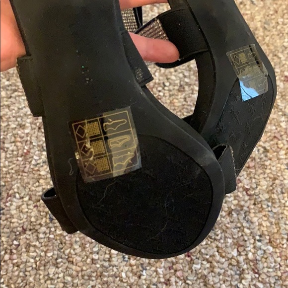 Black high heels with diamond embellishments - Picture 5 of 8